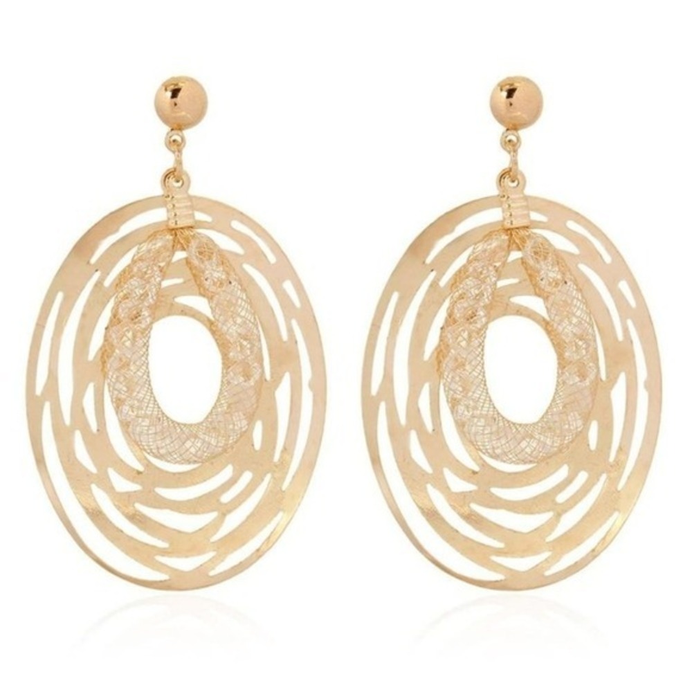Gold Tone Circl Earrings.